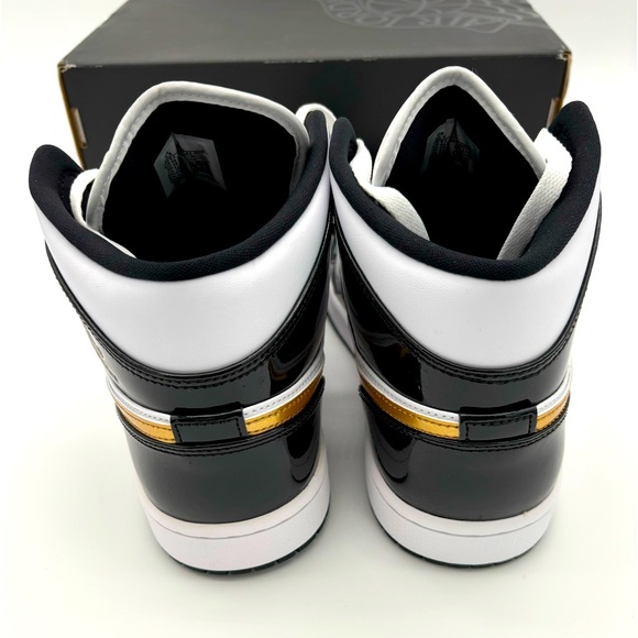 Air Jordan 1 Mid SE Men’s Sneakers, Size 10.5-NIB - Picture 3 of 7